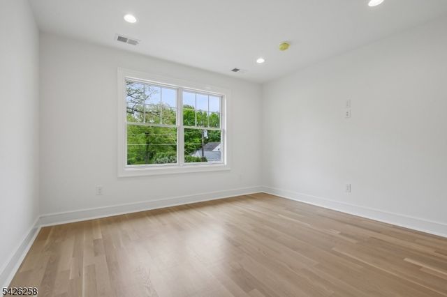 4 Shadylawn Dr, Madison Boro, NJ 07940