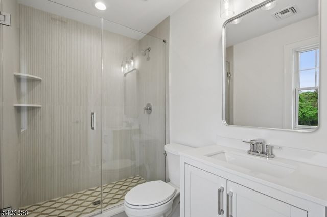 4 Shadylawn Dr, Madison Boro, NJ 07940