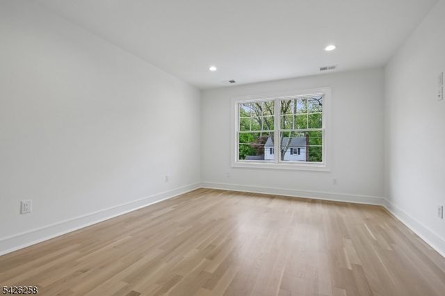 4 Shadylawn Dr, Madison Boro, NJ 07940