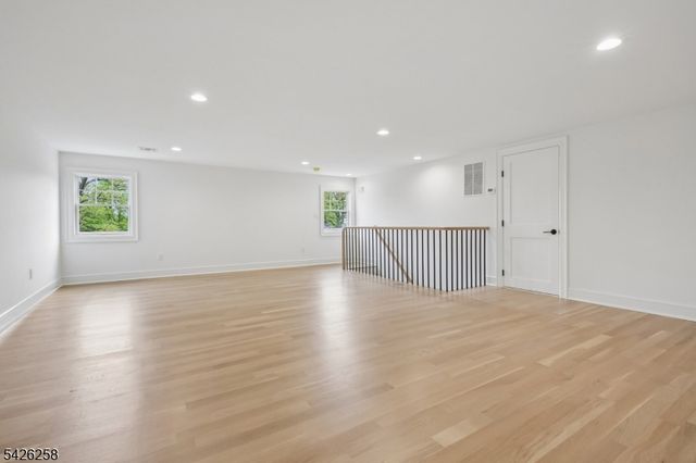 4 Shadylawn Dr, Madison Boro, NJ 07940