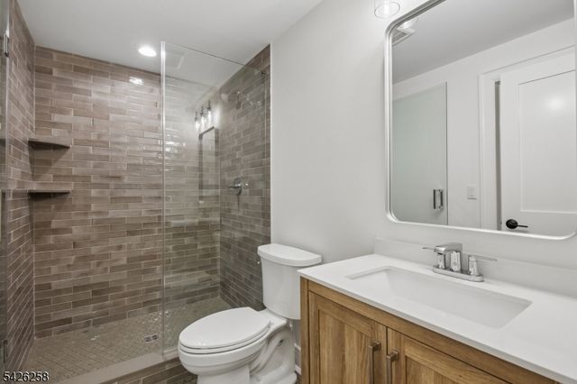 4 Shadylawn Dr, Madison Boro, NJ 07940