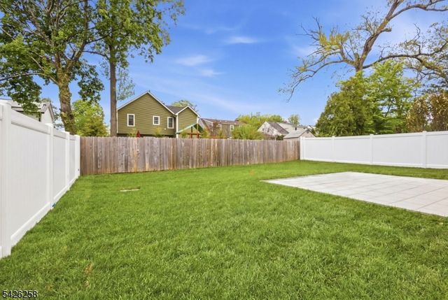 4 Shadylawn Dr, Madison Boro, NJ 07940