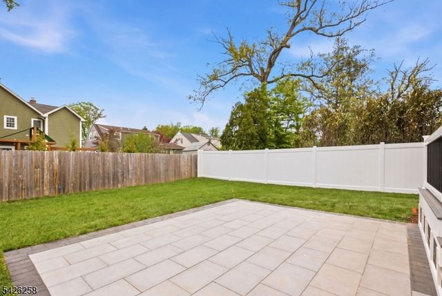 4 Shadylawn Dr, Madison Boro, NJ 07940