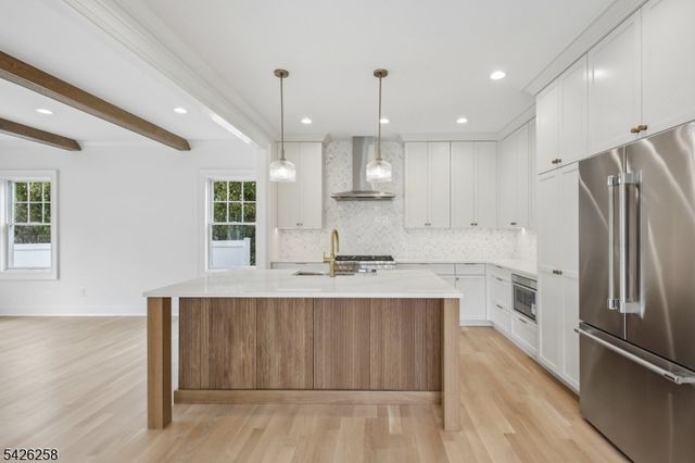 4 Shadylawn Dr, Madison Boro, NJ 07940