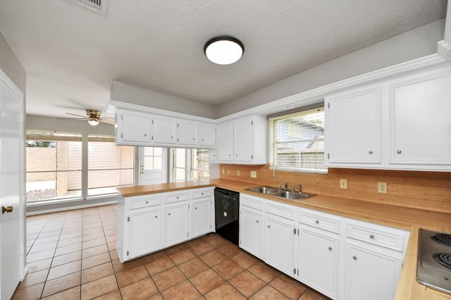 2219 Valley Manor Drive, Missouri City, TX 77489