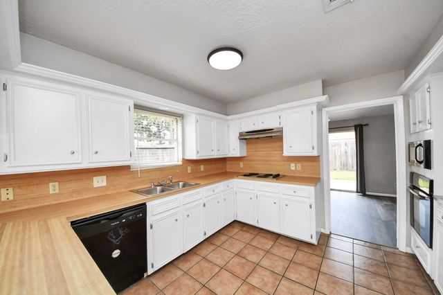 2219 Valley Manor Drive, Missouri City, TX 77489
