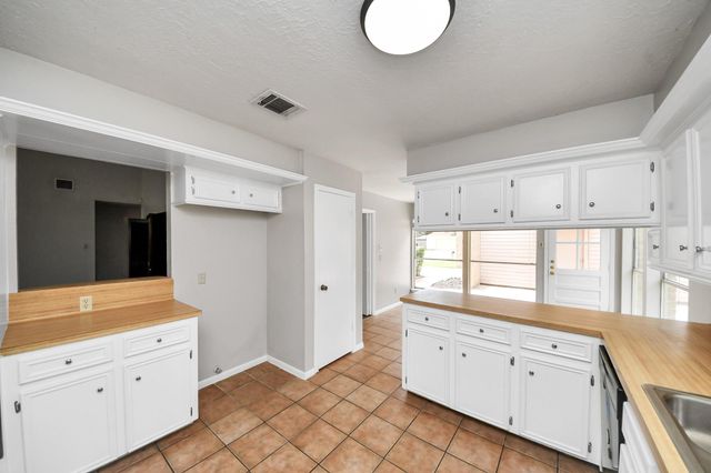 2219 Valley Manor Drive, Missouri City, TX 77489