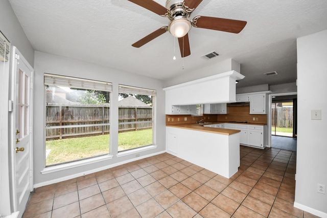 2219 Valley Manor Drive, Missouri City, TX 77489