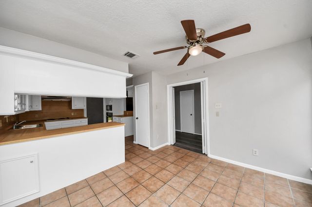 2219 Valley Manor Drive, Missouri City, TX 77489