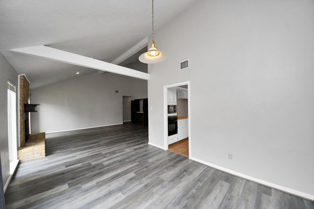 2219 Valley Manor Drive, Missouri City, TX 77489