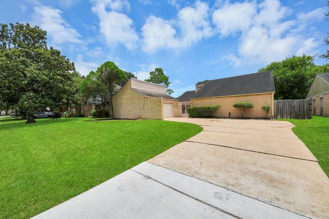 2219 Valley Manor Drive, Missouri City, TX 77489