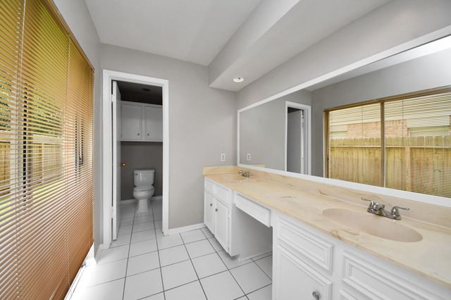 2219 Valley Manor Drive, Missouri City, TX 77489