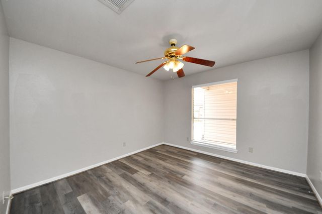 2219 Valley Manor Drive, Missouri City, TX 77489