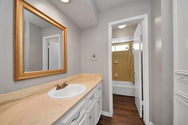 2219 Valley Manor Drive, Missouri City, TX 77489