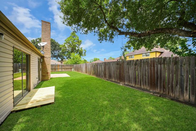 2219 Valley Manor Drive, Missouri City, TX 77489