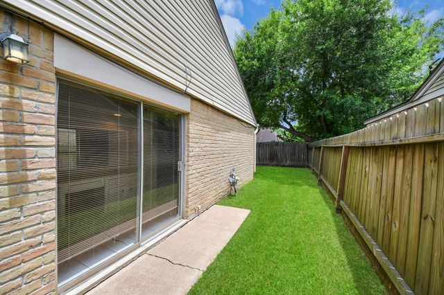 2219 Valley Manor Drive, Missouri City, TX 77489