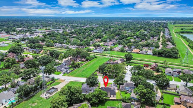 2219 Valley Manor Drive, Missouri City, TX 77489