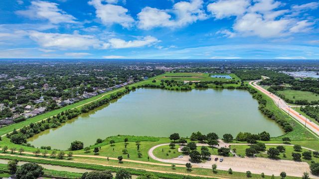 2219 Valley Manor Drive, Missouri City, TX 77489
