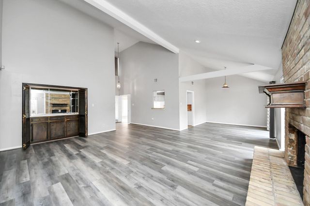 2219 Valley Manor Drive, Missouri City, TX 77489
