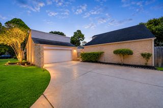 2219 Valley Manor Drive, Missouri City, TX 77489