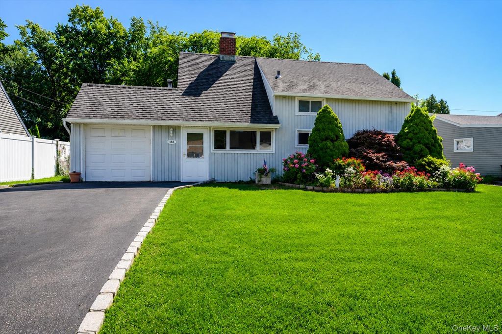 162 Twin Lane N, Wantagh, NY 11793 — exterior