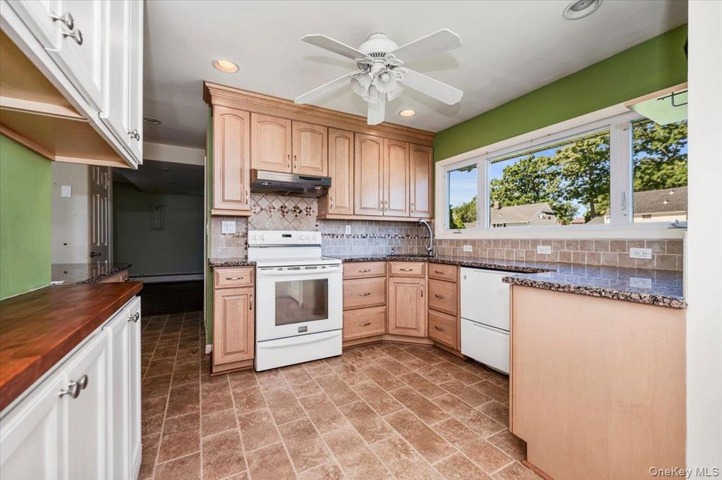 162 Twin Lane N, Wantagh, NY 11793 — photo 2