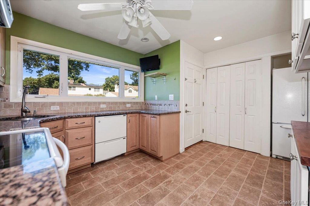 162 Twin Lane N, Wantagh, NY 11793 — photo 3