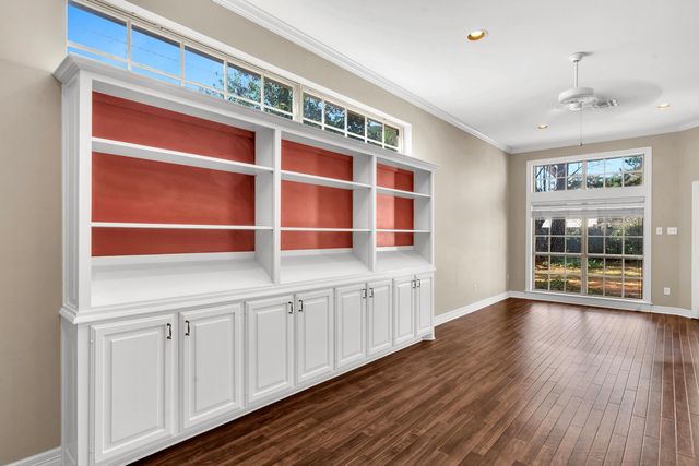 300 Tealwood Dr., Longview, TX 75605