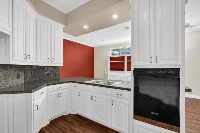 300 Tealwood Dr., Longview, TX 75605