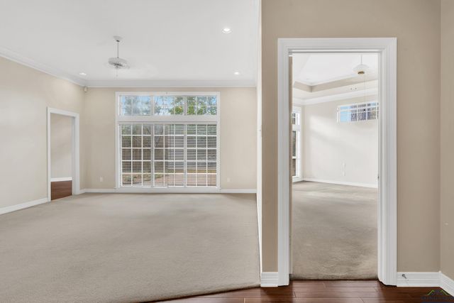 300 Tealwood Dr., Longview, TX 75605