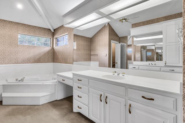 300 Tealwood Dr., Longview, TX 75605