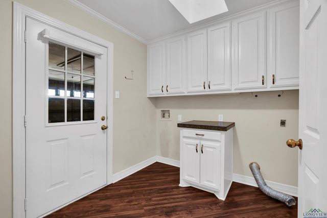 300 Tealwood Dr., Longview, TX 75605