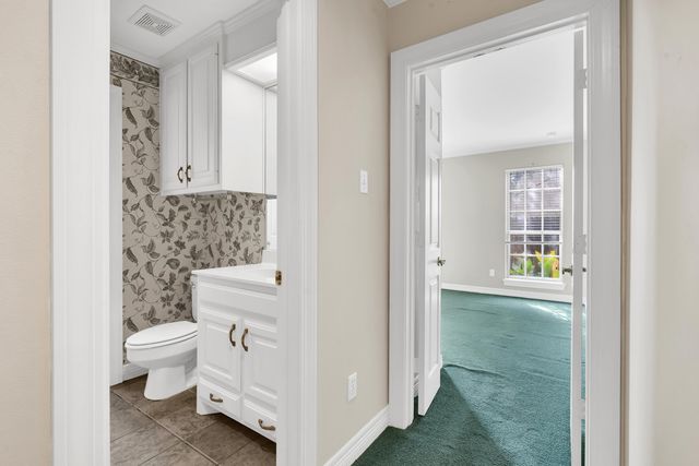 300 Tealwood Dr., Longview, TX 75605