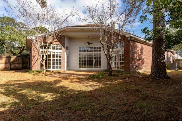 300 Tealwood Dr., Longview, TX 75605