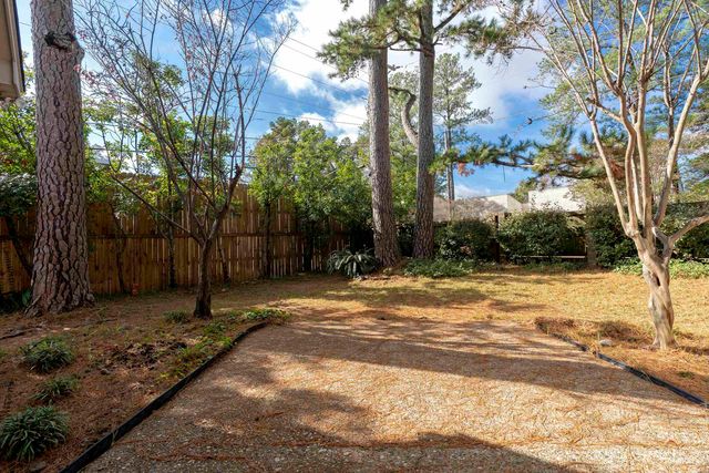 300 Tealwood Dr., Longview, TX 75605