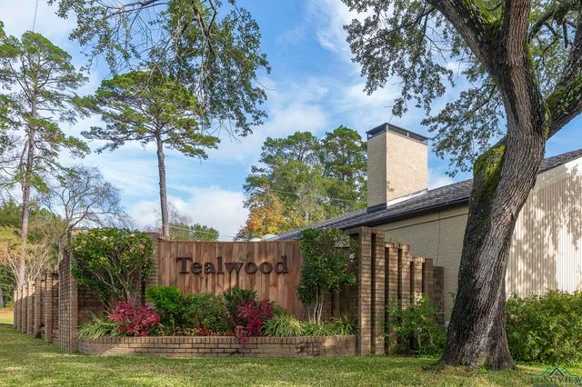 300 Tealwood Dr., Longview, TX 75605