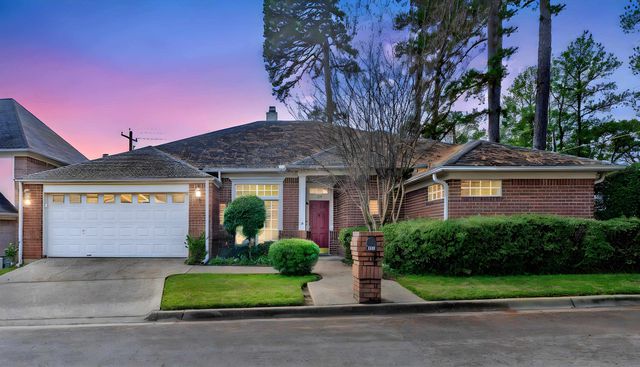 300 Tealwood Dr., Longview, TX 75605