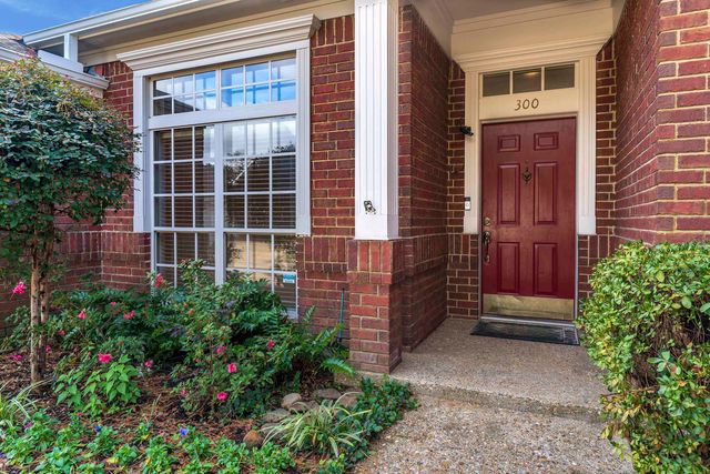 300 Tealwood Dr., Longview, TX 75605