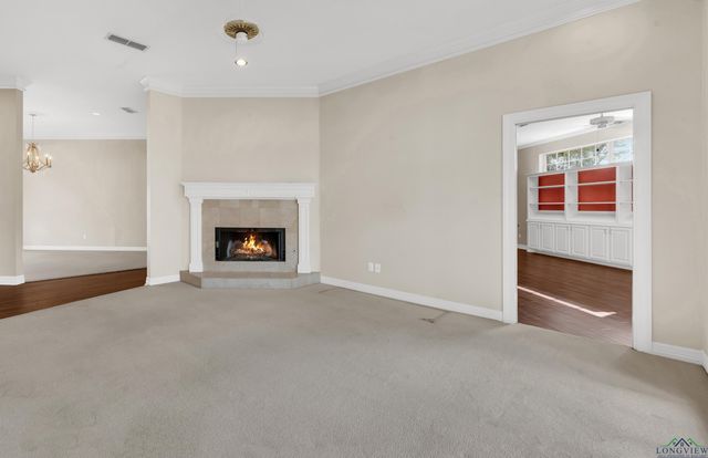 300 Tealwood Dr., Longview, TX 75605