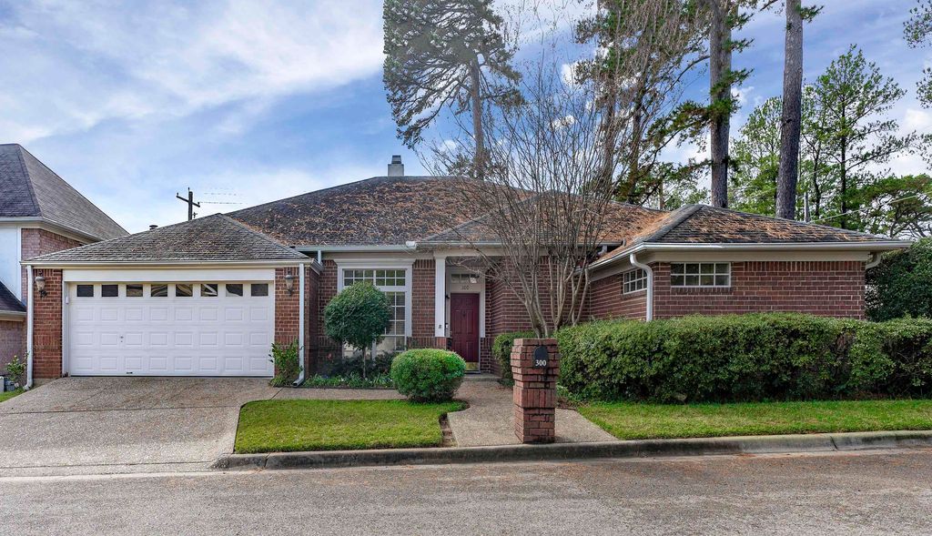 300 Tealwood Dr., Longview, TX 75605