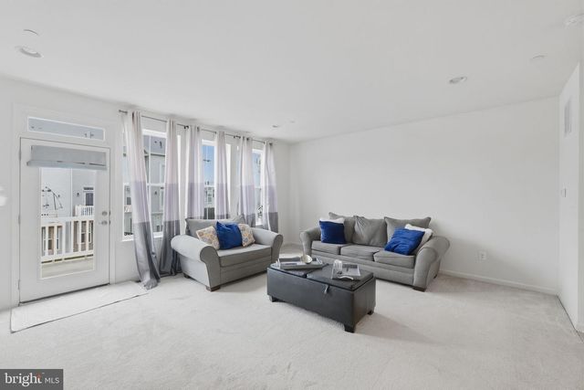 1403 HUDSON VIEW RD, Essex, MD 21221