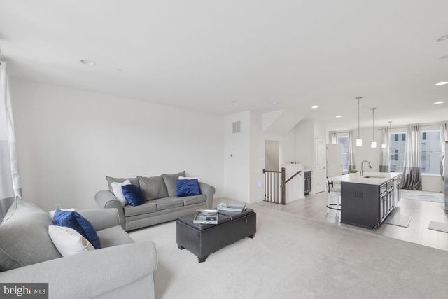 1403 HUDSON VIEW RD, Essex, MD 21221