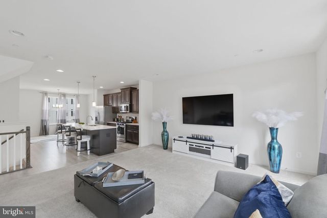 1403 HUDSON VIEW RD, Essex, MD 21221