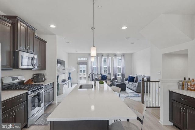 1403 HUDSON VIEW RD, Essex, MD 21221