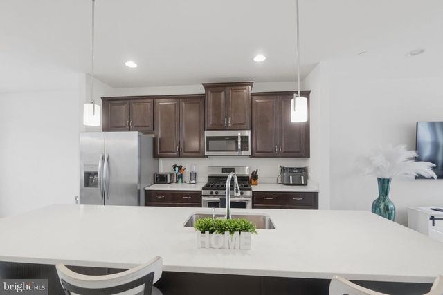 1403 HUDSON VIEW RD, Essex, MD 21221