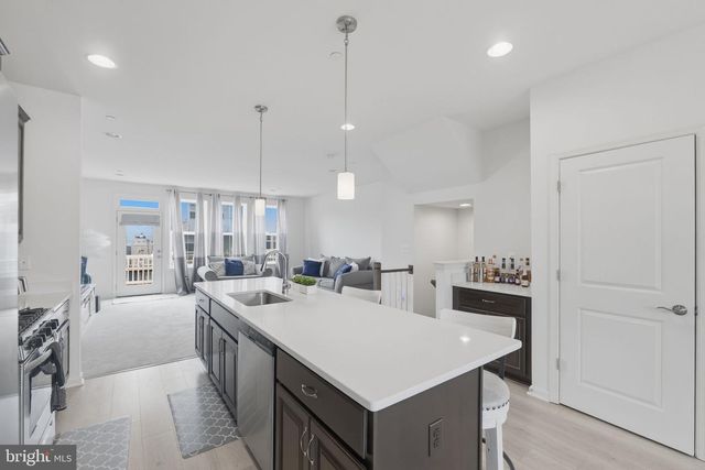 1403 HUDSON VIEW RD, Essex, MD 21221