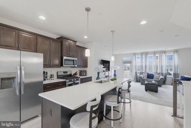 1403 HUDSON VIEW RD, Essex, MD 21221