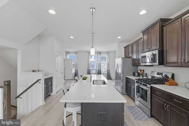 1403 HUDSON VIEW RD, Essex, MD 21221