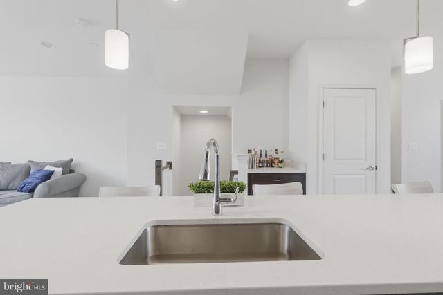 1403 HUDSON VIEW RD, Essex, MD 21221