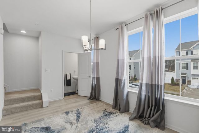 1403 HUDSON VIEW RD, Essex, MD 21221